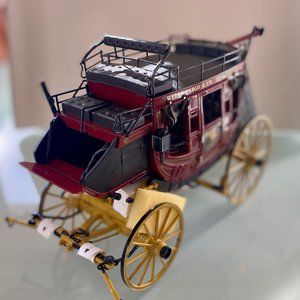 Wells Fargo Franklin Mint Diecast Overland Stage Coach with Accessories